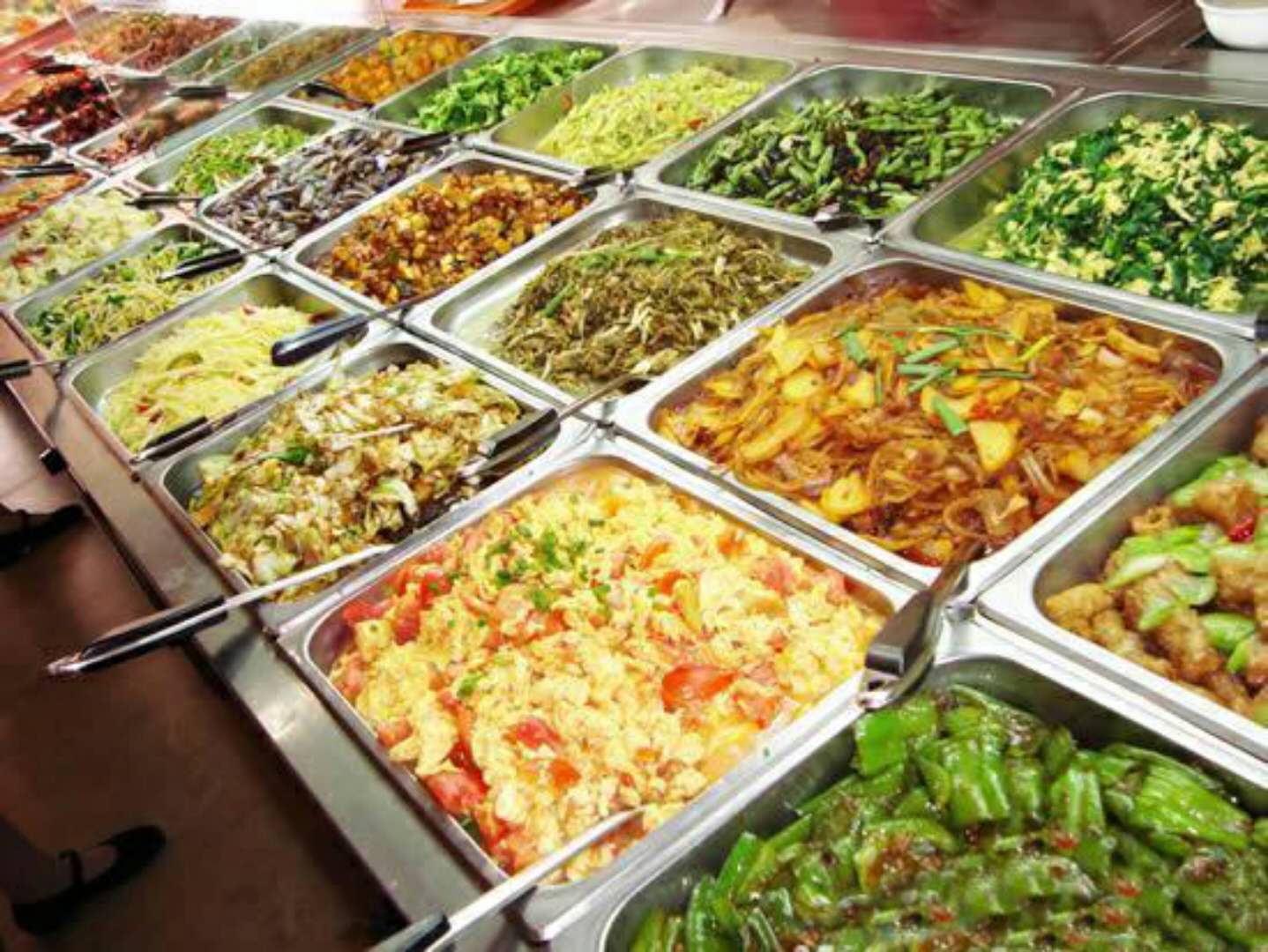 工廠食堂如何選對(duì)承包服務(wù)？蘇南餐飲教你看懂門(mén)道